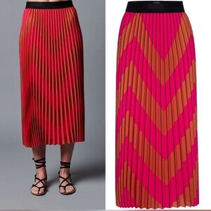 Le Superbe Chevron Pleated
Skirt